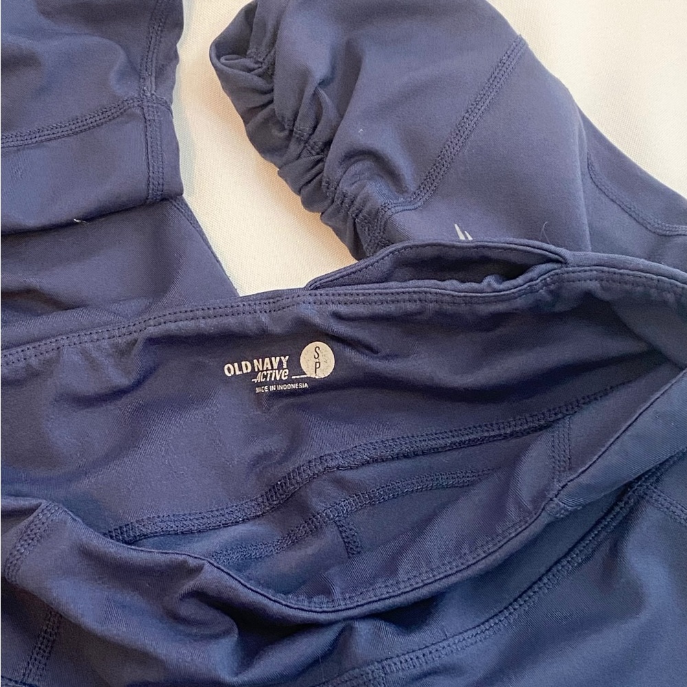 Cropped Activewear Leggings Set — 2 Pairs (Used) - Picture 4 of 11